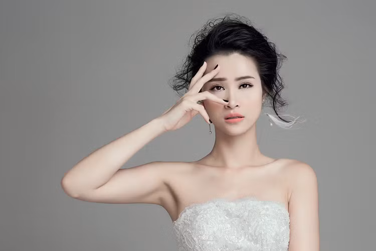 Ngày Đông Nhi mặc váy cưới bên Ông Cao Thắng chắc chắn sẽ không xa.