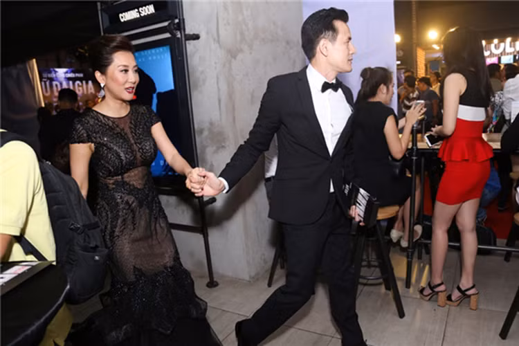 Kỳ Duyên chia sẻ, bạn trai luôn thể tình cảm và sự quan tâm dành cho cô từ việc đi theo xách giỏ, giày ví. Ảnh: Yan