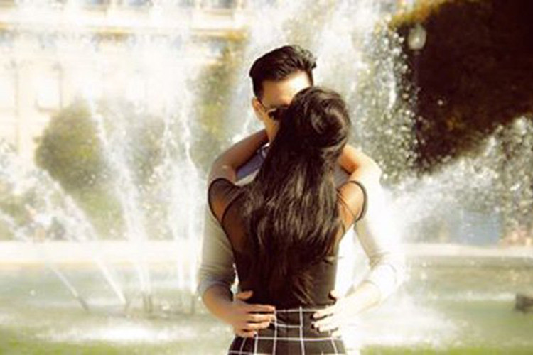 Cặp tình nhân này khiến nhiều người phát ghen bởi tình cảm mặn nồng trong hơn 10 năm gắn bó.