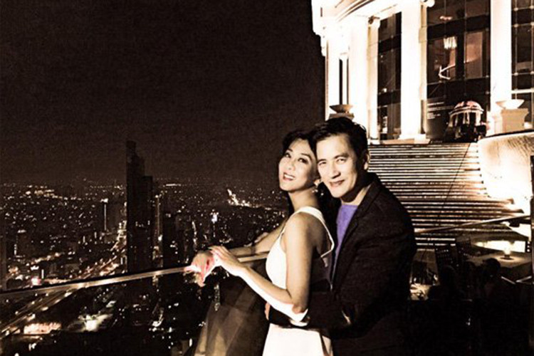 Doanh nhân Duy Hân luôn tỏ ra chiều chuộng MC Kỳ Duyên.