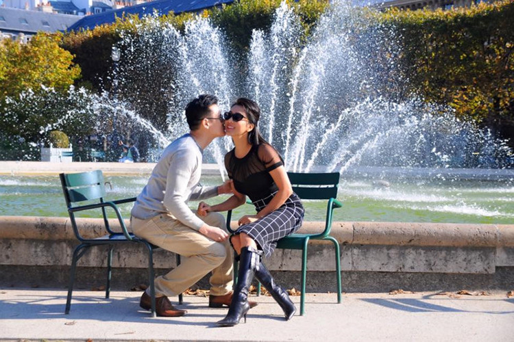 Kỳ Duyên hơn bạn trai đến 8 tuổi nhưng nhờ vẻ đẹp không tuổi, cô trông xứng đôi vừa lứa với người yêu có vẻ ngoài phong độ.