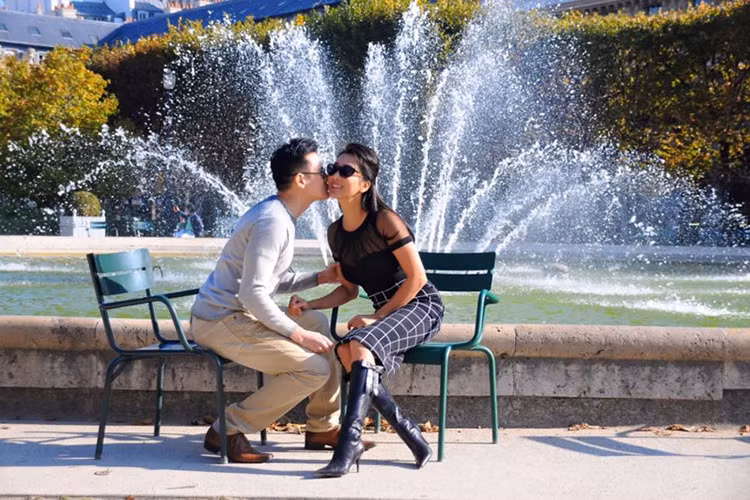 Kỳ Duyên hơn bạn trai đến 8 tuổi nhưng nhờ vẻ đẹp không tuổi, cô trông xứng đôi vừa lứa với người yêu có vẻ ngoài phong độ.