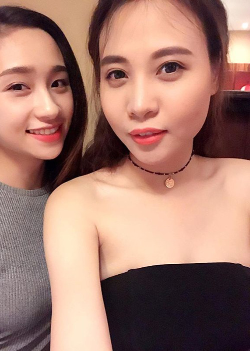 Đàm Thu Trang khá chuộng trang phục gợi cảm.