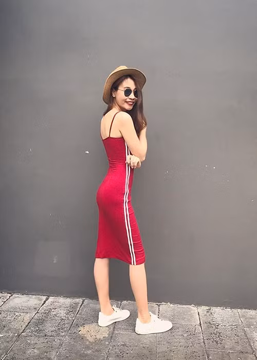 Đường cong gây mê của nữ ca sĩ đến từ Lạng Sơn khiến cánh mày râu phải đổ gục.