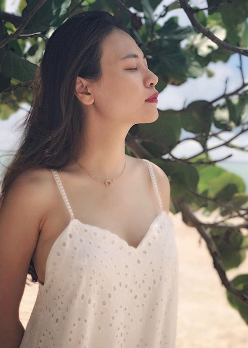 Chân dài gốc Lạng Sơn có vóc dáng chuẩn người mẫu, gương mặt ưa nhìn.