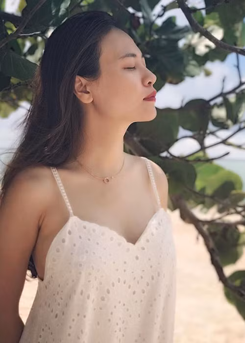 Chân dài gốc Lạng Sơn có vóc dáng chuẩn người mẫu, gương mặt ưa nhìn.