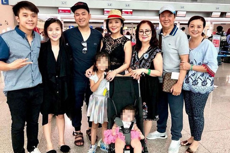 Cũng trong năm 2018, một bé gái khoảng 1 tuổi thường xuyên xuất hiện bên gia đình của Hoàng Ngọc khiến cư dân mạng chú ý.