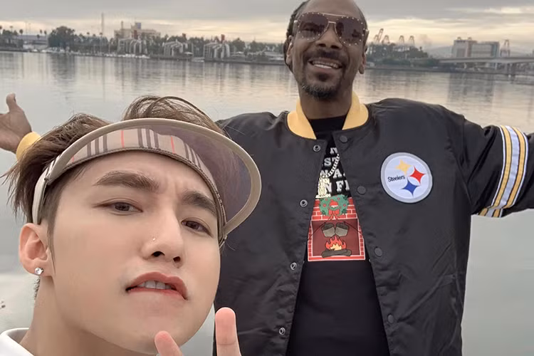 MV “Hãy trao cho anh” của Sơn Tùng M-TP đang gây sốt. Sản phẩm này là sự kết hợp của nam ca sĩ gốc Thái Bình với rapper Snoop Dogg.