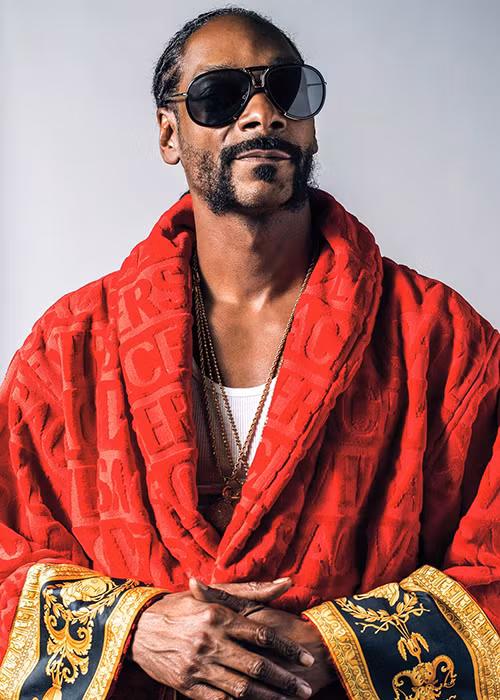 Snoop Dogg cũng từng bị nghi ngờ có liên quan tới cái chết của một đối thủ. Tuy nhiên, nhờ tài năng của luật sư bào chữa mà anh thoát tội.