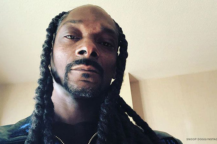 Ngay sau khi tốt nghiệp, Snoop Dogg bị kết án 6 tháng tù vì tàng trữ cocaine. Kể từ đó, thời niên thiếu của anh gắn liền với những lần "vào tù ra tội".
