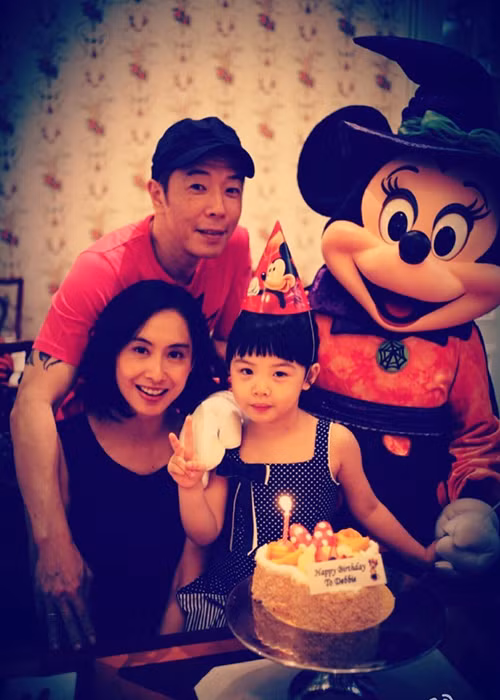 Cặp đôi hiện có một cô con gái tên Huỳnh Oanh. Bé không được thừa hưởng nhiều nét đẹp của Chu Ân mà càng lớn càng giống cha.