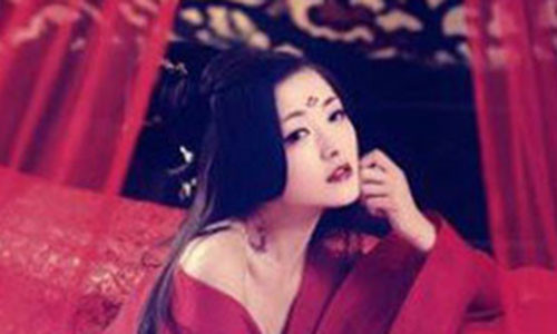 Chan dung co gai khien Ton Quyen bi dat mui, trieu dinh hon loan