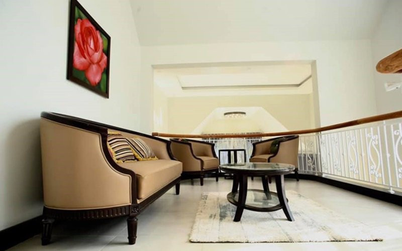 Kiến trúc được xây dựng theo phong cách hiện đại, không gian mở theo tiêu chuẩn của khách sạn cao cấp.