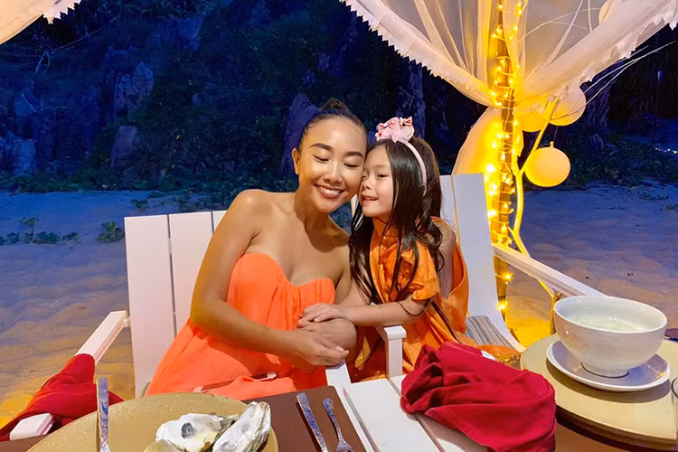 Đoan Trang là sao Việt lấy chồng Tây có tổ ấm vô cùng hạnh phúc.