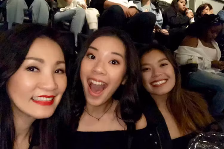 Có ngoại hình xinh đẹp nhưng hai cô con gái của Hồng Đào chưa có ý định bước chân vào showbiz.