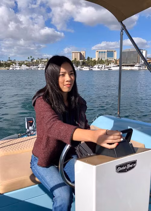 Cô con gái thứ hai của Quang Minh được nhận xét giống mẹ nhiều hơn bố.