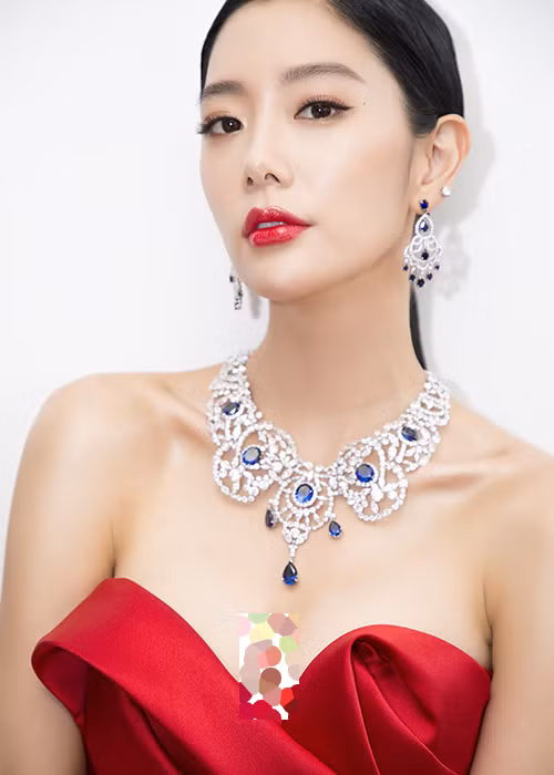 Vòng một quá đỗi gợi cảm của nữ diễn viên xứ Hàn được cho là sản phẩm của dao kéo.