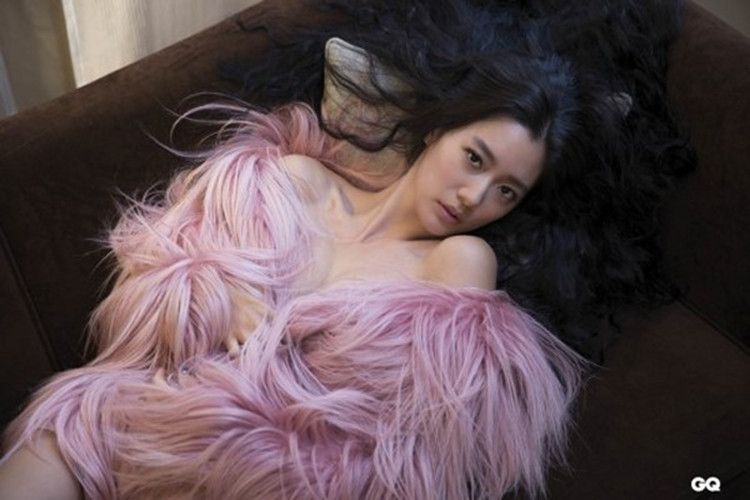 Nữ diễn viên hiện vẫn vấp phải những chỉ trích thích mặc hở để PR tên tuổi.