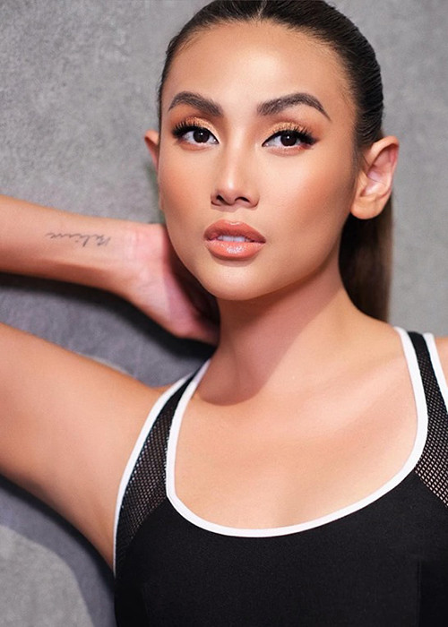 Khi bị phát hiện vô tình chen chân vào hạnh phúc của gia đình người khác, Võ Hoàng Yến vừa xấu hổ, vừa tự ái, lòng tự tôn của cô bị giảm xuống.