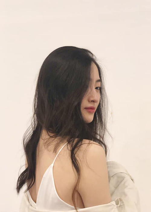 Thùy Linh tâm sự thêm rằng cô cảm thấy vô cùng vui mừng và bất ngờ khi được xướng tên ở top 20 miền Bắc.