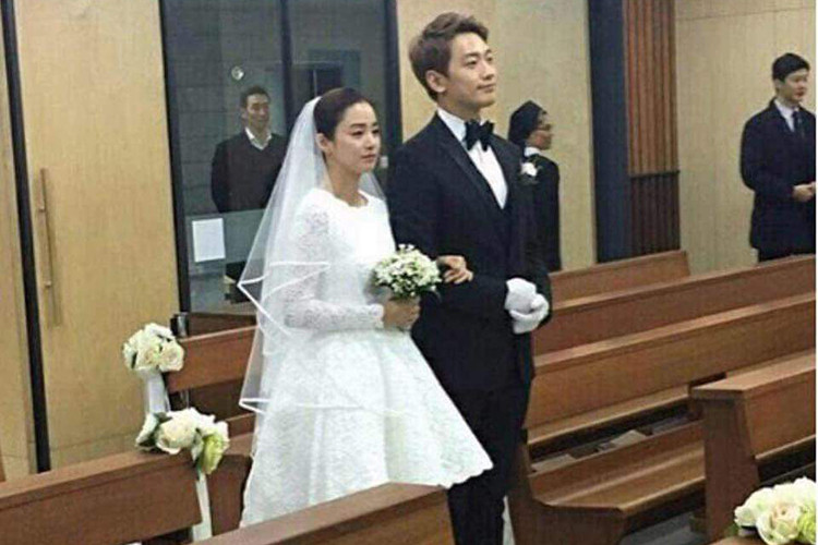 Kim Tae Hee và Bi Rain đều nổi tiếng, giàu có. Vì vậy, không ai nghĩ rằng cặp đôi lại quyết định tổ chức một đám cưới đơn giản vào năm 2017.