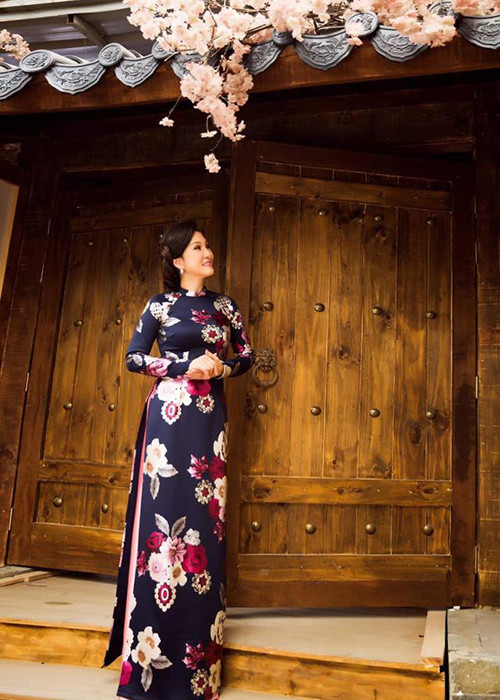 Hồng Đào khoe nhan sắc mặn mà dù sắp bước sang tuổi 60.