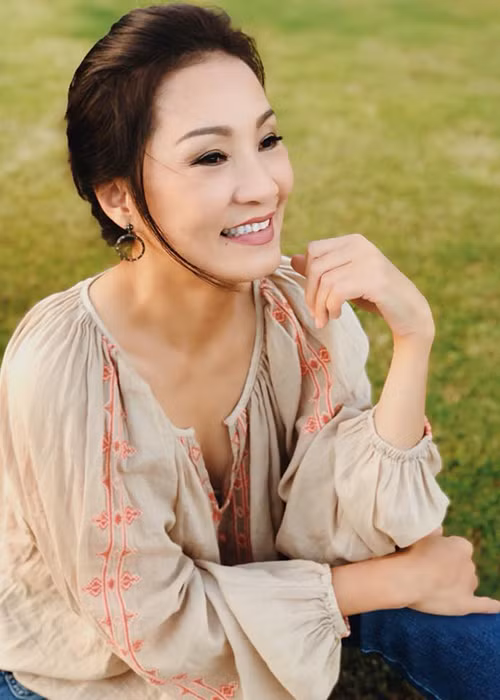 Nhan sắc hiện tại của Hồng Đào được khen đẹp mặn mà.