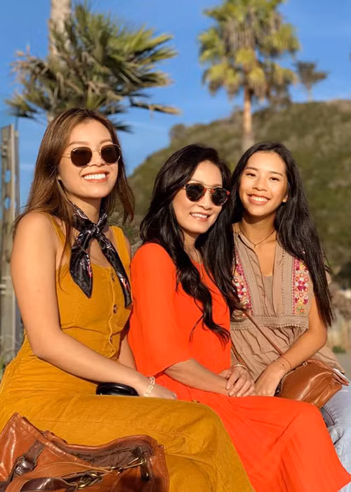 Hồng Đào sở hữu nhan sắc không tuổi. Hai con gái của cô cũng rất xinh đẹp.