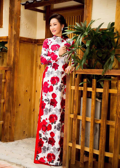 Nữ nghệ sĩ hải ngoại luôn giữ được vẻ rạng rỡ mỗi khi xuất hiện.