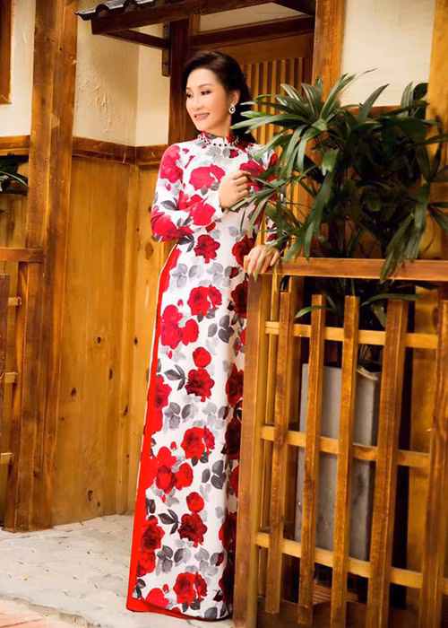 Nữ nghệ sĩ hải ngoại luôn giữ được vẻ rạng rỡ mỗi khi xuất hiện.