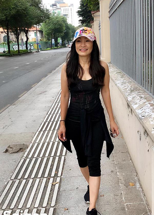 Vợ cũ của nghệ sĩ Quang Minh giữ gìn vóc dáng nhờ chăm chỉ tập luyện yoga.