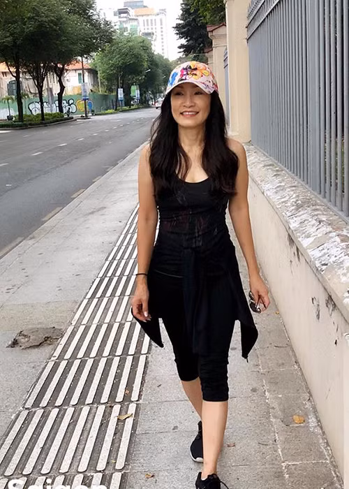 Vợ cũ của nghệ sĩ Quang Minh giữ gìn vóc dáng nhờ chăm chỉ tập luyện yoga.