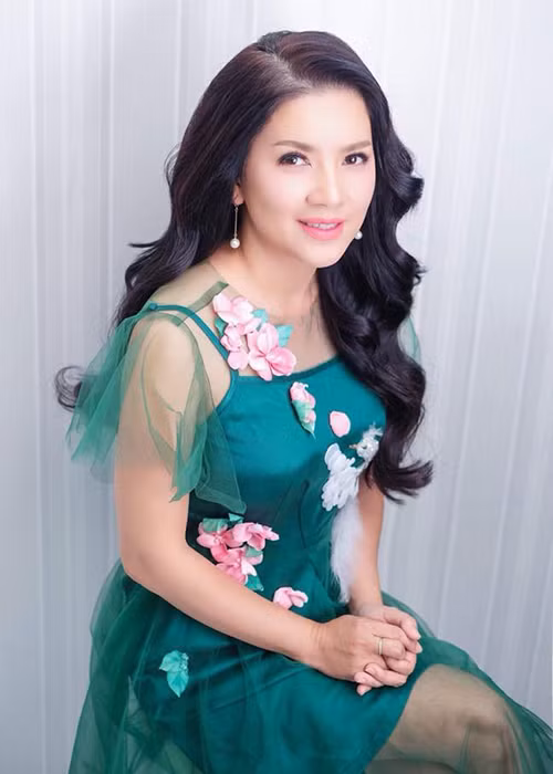 Năm 2018, Ngọc Trinh tiếp tục vướng nghi vấn ly hôn. Lập tức, nữ diễn viên lên tiếng phủ nhận.