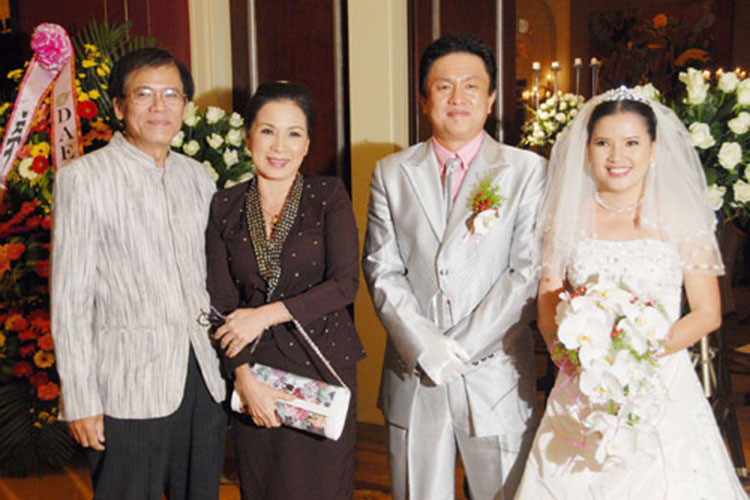 Sau “Lẵng hoa tình yêu”, Ngọc Trinh và đạo diễn Kim Se Hyuk tiếp tục hợp tác phim “Mùi ngò gai”. Ảnh: Zing