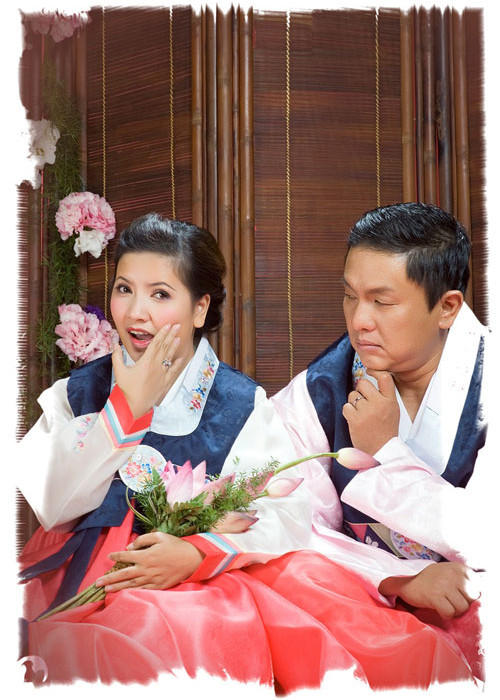 Theo Thế giới văn hóa, vợ chồng Ngọc Trinh bén duyên khi cùng hợp tác qua phim “Lẵng hoa tình yêu” (2004). Anh là nhà sản xuất và cô là nữ diễn viên chính. Ảnh: Tiếp thị gia đình