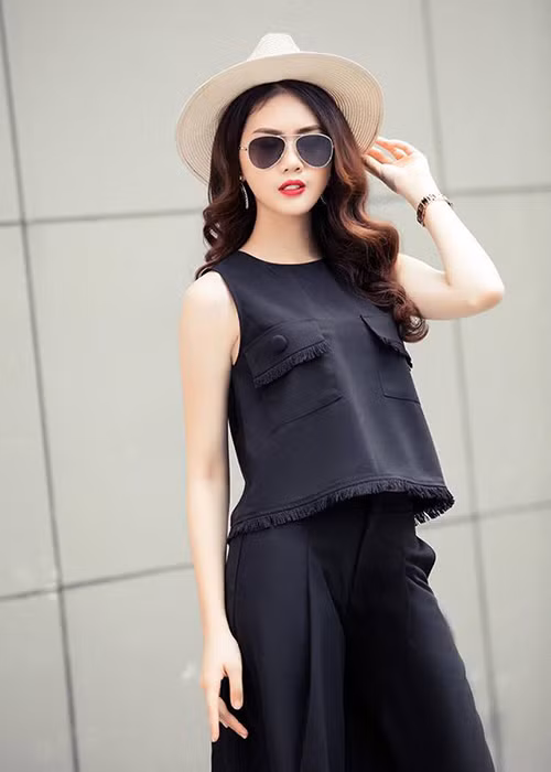 “Tôi muốn bản thân nếu đã quen ai thì phải có mối quan hệ tình cảm trong đó. Còn nếu mối quan hệ được đặt ra vì một điều kiện hay mục đích gì đó thì tôi sẽ từ chối”, siêu mẫu Quỳnh Hoa chia sẻ.