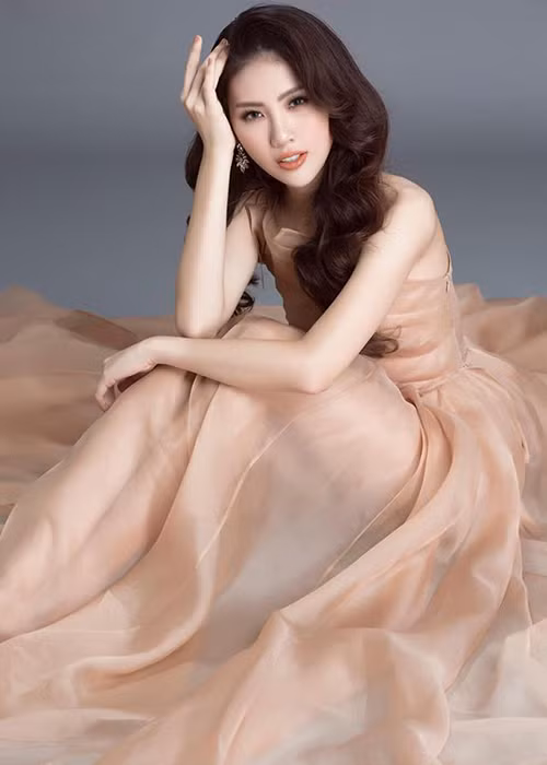 Quỳnh Hoa đang theo học ngành du lịch lữ hành tại một trường đại học ở Hà Nội.