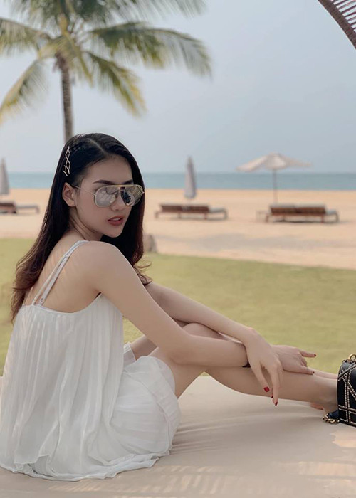 Chân dài 9x từng tham gia nhiều cuộc thi nhan sắc.