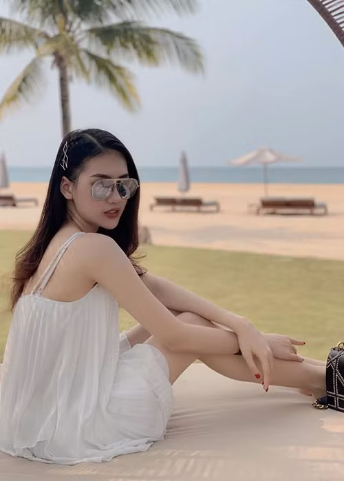 Chân dài 9x từng tham gia nhiều cuộc thi nhan sắc.