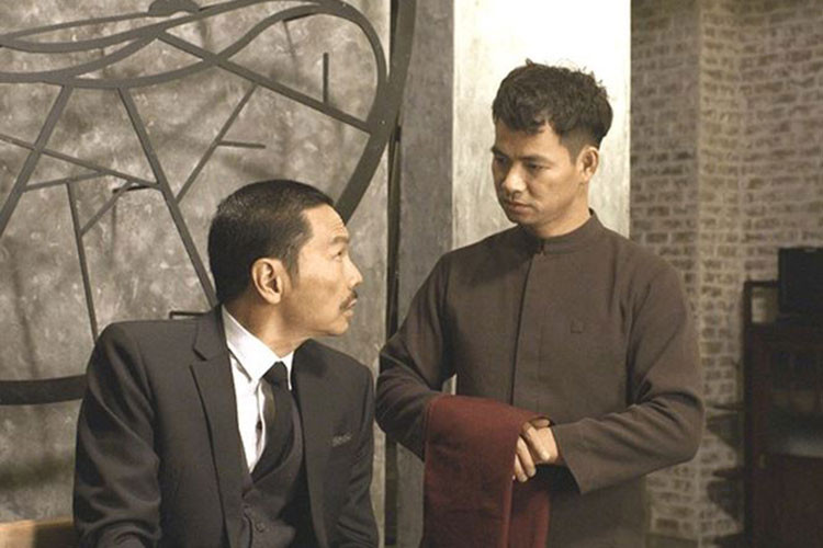 Trên sân khấu, “ông Sơn” của “Về nhà đi con” thường đóng những vai xù xì, phức tạp về nội tâm. Các vai diễn này không làm khó được nghệ sĩ Trung Anh bởi lối diễn xuất của anh có chiều sâu, đài từ đẹp. Ảnh: Nhà hát kịch Việt Nam