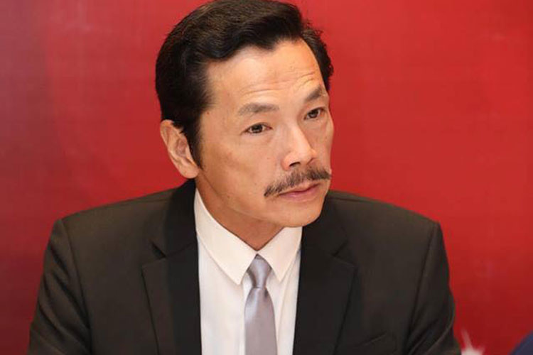 Nghệ sĩ Trung Anh sinh năm 1961 tại Hà Tĩnh. Năm 7 tuổi, anh ra Hà Nội gặp bố, khi đó ông đang làm công tác hành chính ở Nhà hát Kịch Hà Nội. Sau đó, được cùng bố xem những vở kịch, tình yêu nghệ thuật của Trung Anh lớn dần lên. Ảnh: Saostar