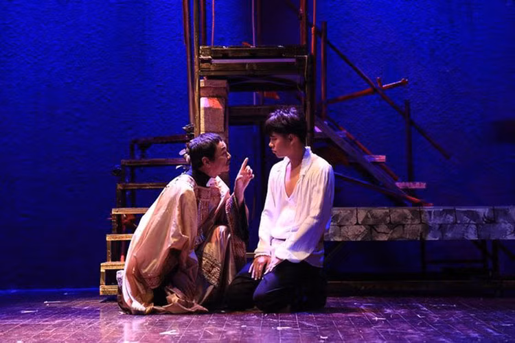 Không chỉ ở lĩnh vực sân khấu, Trung Anh còn tham gia mảng phim ảnh. Anh thường được các đạo diễn mời đóng những vai đời sống khắc khổ có chiều sâu nội tâm. Ảnh: Tiền Phong