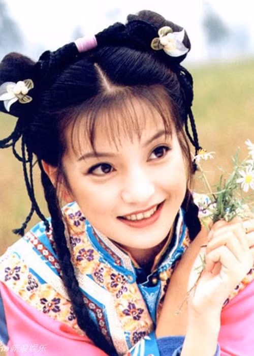 Vai "Én Nhỏ" đưa Triệu Vy từ một cô sinh viên vô danh đến nữ diễn viên trẻ triển vọng của làng giải trí Hoa ngữ.