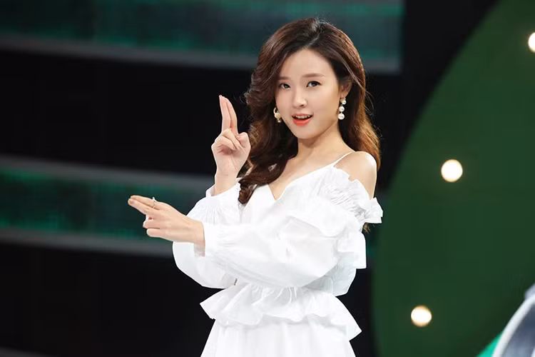 Midu hoàn toàn tự chủ cuộc sống, không cần có đại gia bên cạnh.