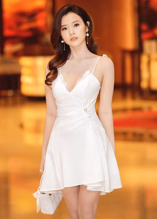 Midu ngày càng xinh đẹp, mát tay kinh doanh. Nhiều cư dân mạng tò mò không biết liệu Phan Thành có tiếc khi chia tay Midu.