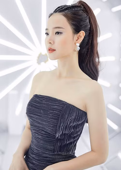 Nữ diễn viên phim "Thiên thần áo trắng" được nhiều người theo đuổi nhưng cô không quá vội vàng trong tình yêu.