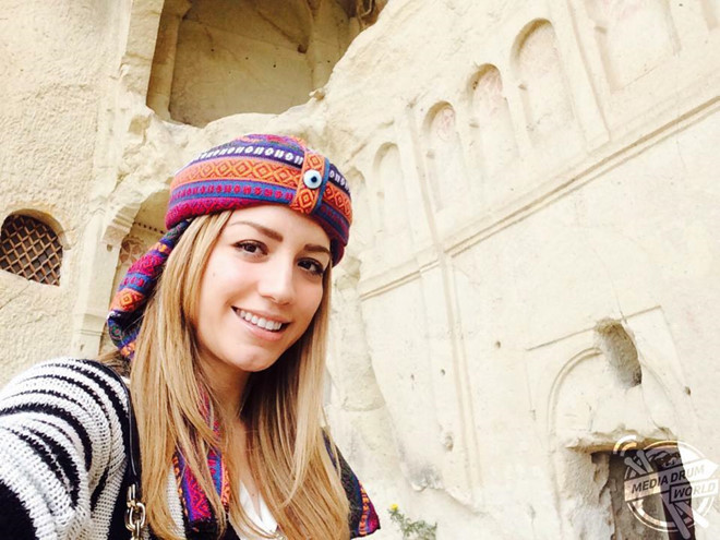 Thuở còn niên thiếu, Alejandra Manríquez Pérez rất thích đi du lịch nhưng điều kiện kinh tế không cho phép. Khi mới 21 tuổi, cô gái trẻ đã nung nấu ước mơ và quyết tâm trở thành một nữ phi công để đi vòng quanh thế giới. Ảnh: Mediadrumworld.