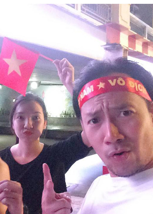 Cặp đôi chênh nhau đến 10 tuổi nhưng xứng đôi vừa lứa.