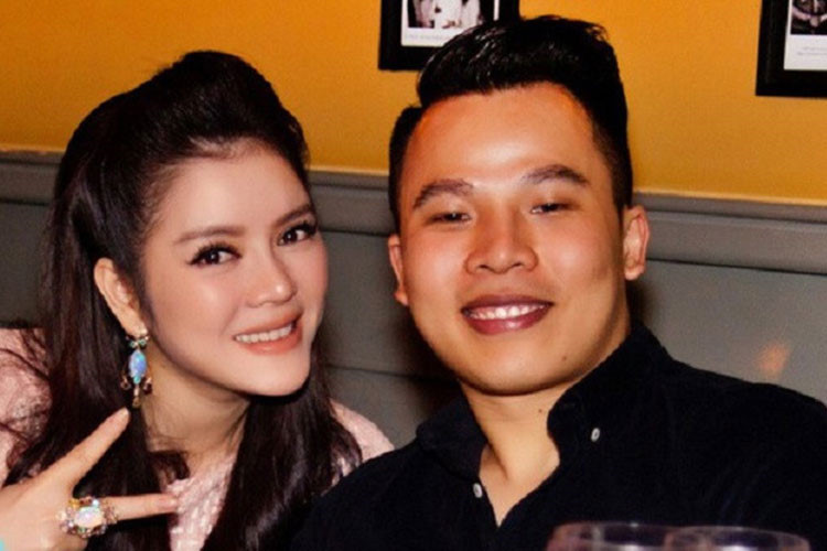 Trước ồn ào bị tố quỵt tiền, Khắc Tiệp vướng không ít lùm xùm. Còn nhớ, cách đây không lâu, anh khẩu chiến với Lý Nhã Kỳ khi cho rằng cô bị nghi nói bóng gió việc Ngọc Trinh ăn mặc phản cảm trên thảm đỏ Cannes 2019.