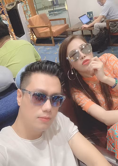 Quế Vân đã đồng hành cùng Việt Anh sang Hàn Quốc chỉnh sửa gương mặt.